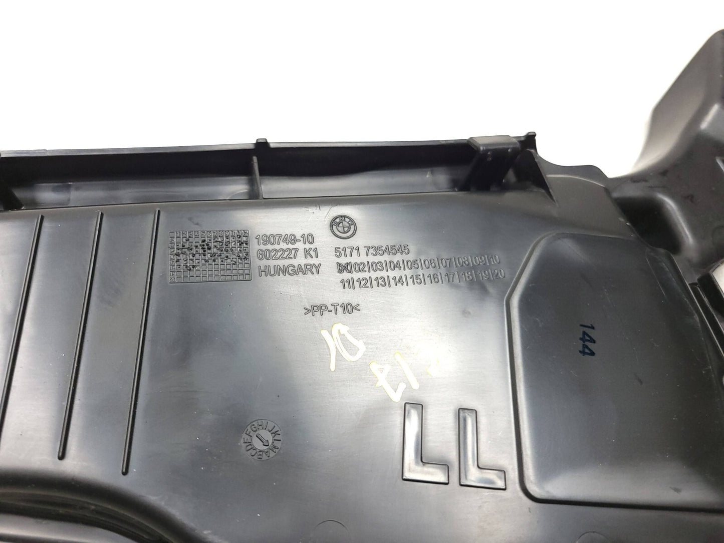 13-18 BMW 330xi F30 Windshield Wiper Tray Cover Plate Driver Side OEM ✅