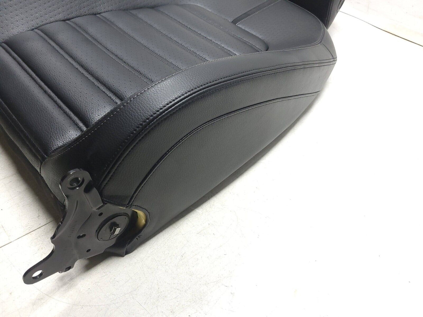 2009 - 2017 Volkswagen Cc Front Passenger Right Seat Back Backrest Upper OEM