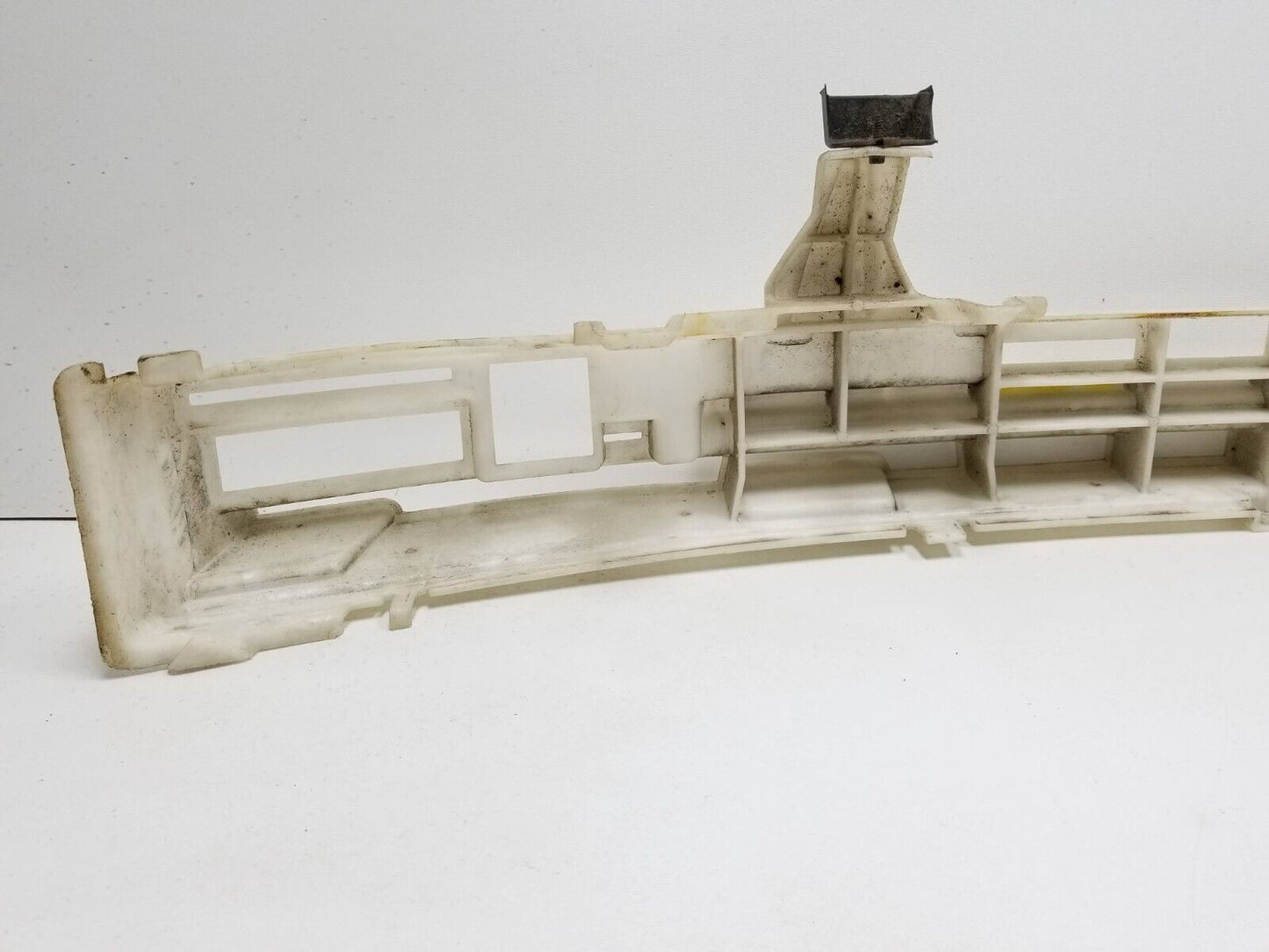 13 14 15 GMC Acadia Rear Bumper Center Bracket Support OEM
