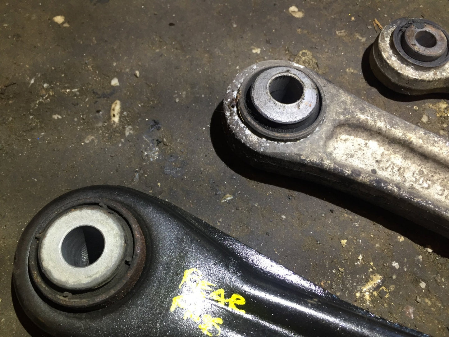 2004 Porsche Cayenne Control Arm Rear Passenger Side Right 4pcs OEM