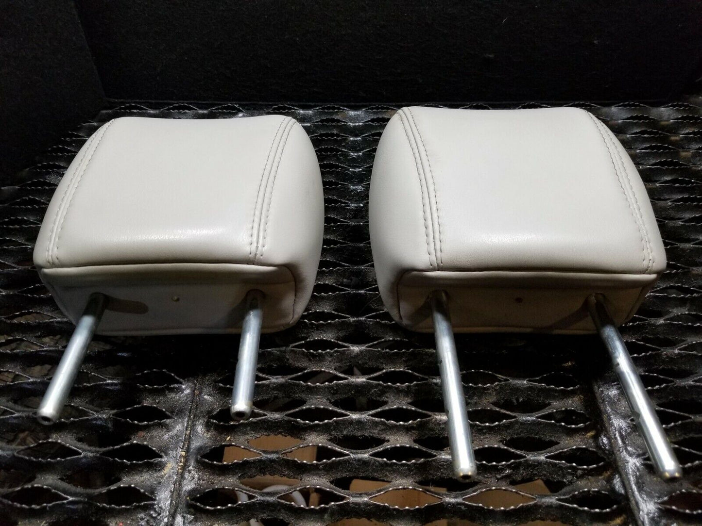07 08 09 10 11 12 GMC Acadia 2nd Row Seat Headrest Left & Right Pair OEM