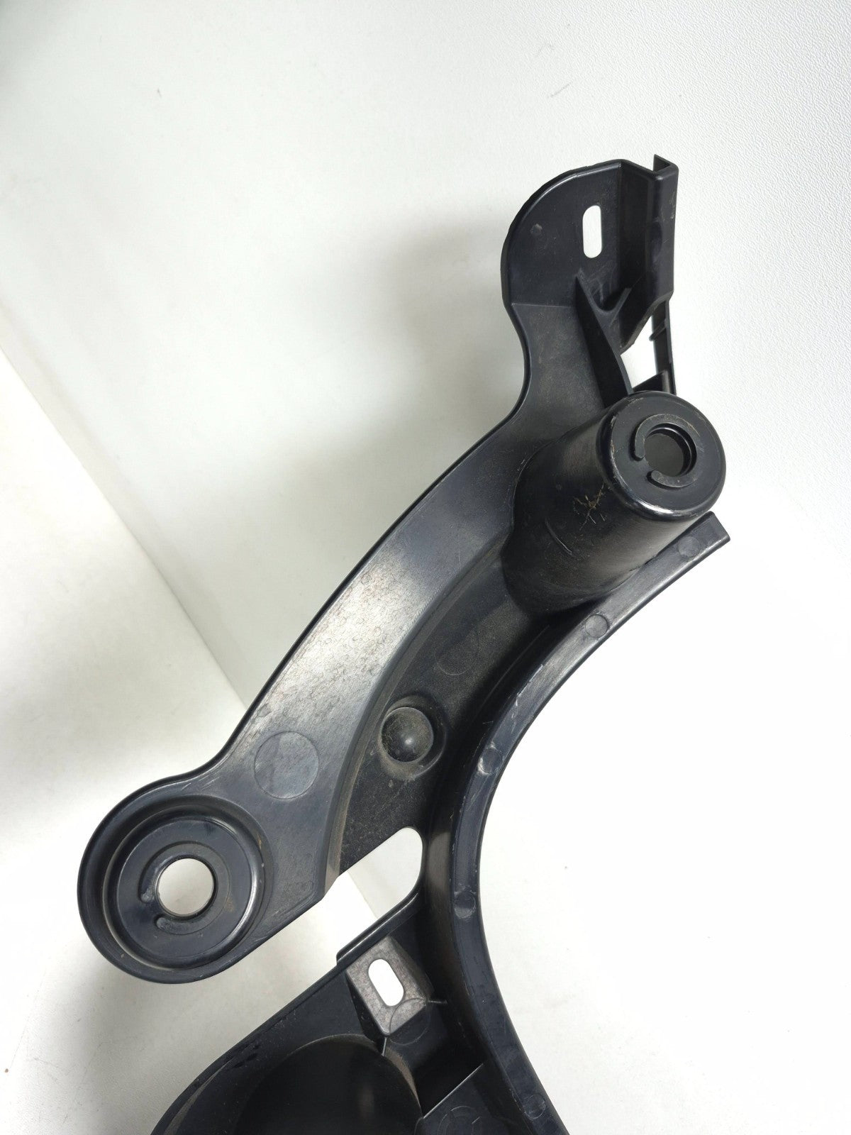 2008 BMW X6 E71 Rear Bumper Center Guide Bracket Support OEM