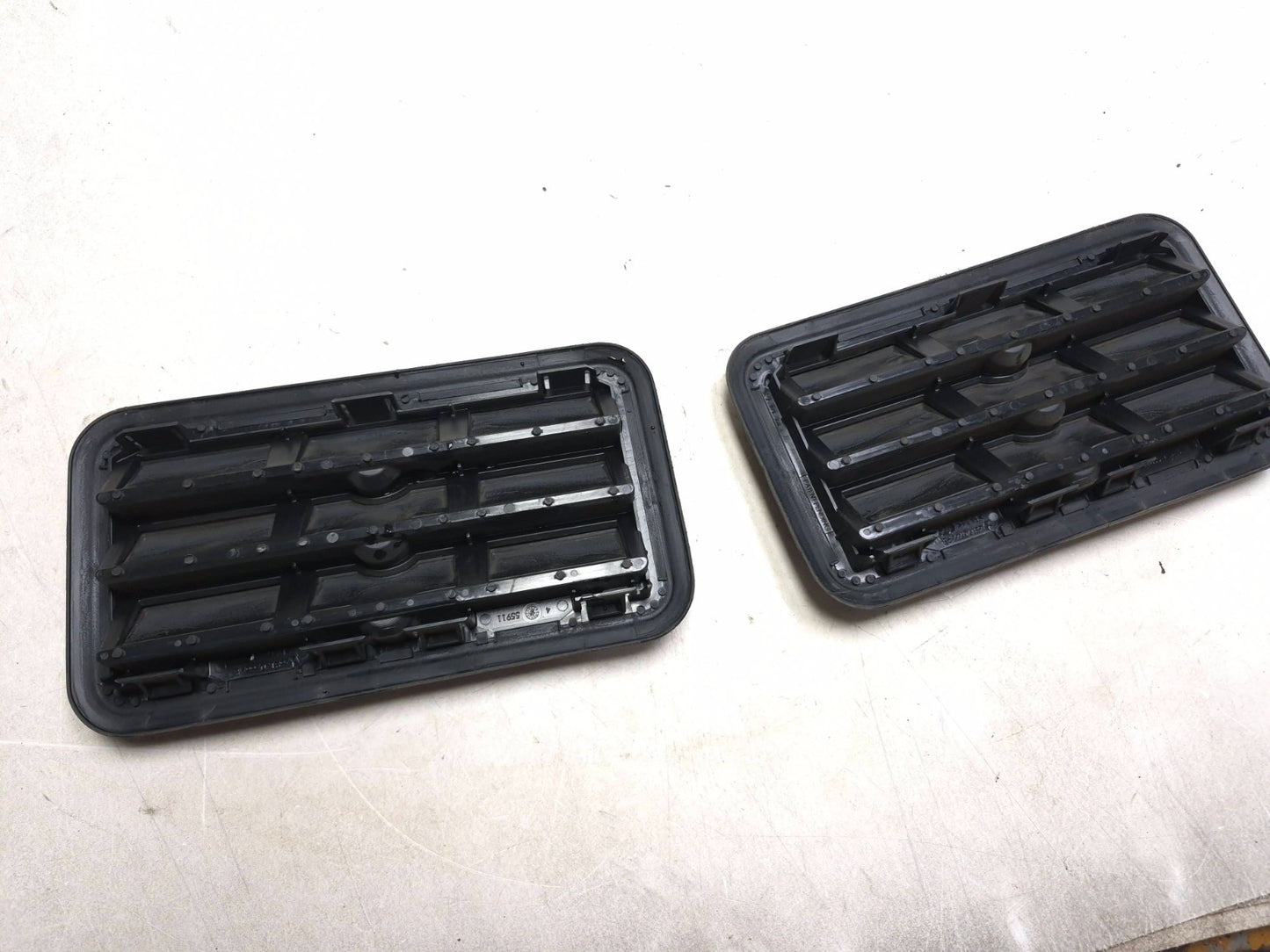 2020 Dodge Challenger Rear Quarter Air Pressure Vent Grille Left & Right OEM