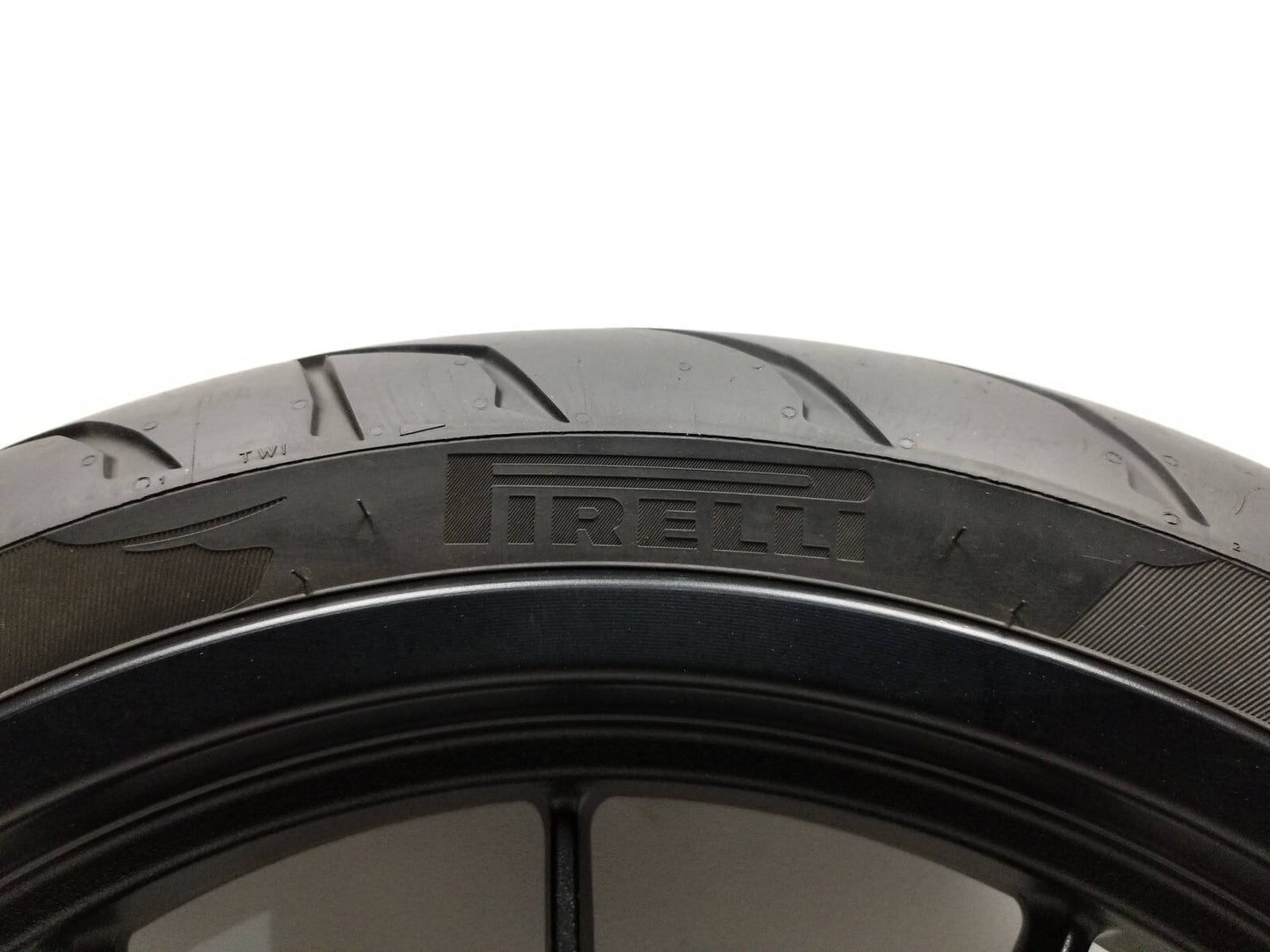 20 - 24 Benelli 302s Front Wheel Rim & Tire 120/70r17 Straight OEM 1609 Miles