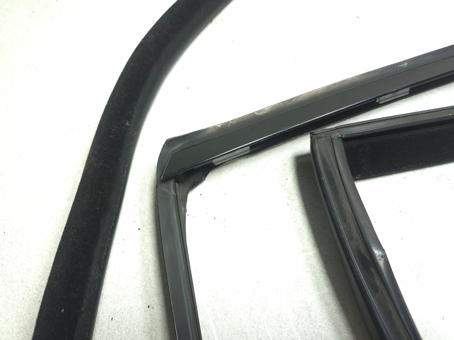 2008 BMW X6 E71 Door Weatherstrip Rear Passenger Side Right OEM