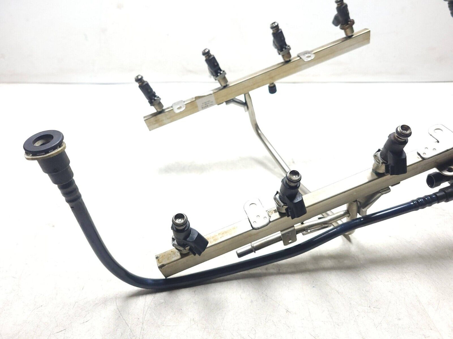 10-14 Chevrolet Suburban Fuel Rail W/ Injectors 5.3l OEM