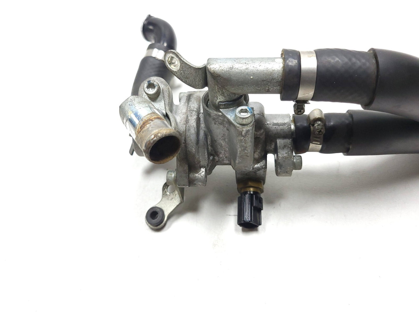 2007 Yamaha Xvs1300 V-star Engine Radiator Coolant Thermostat Housing OEM