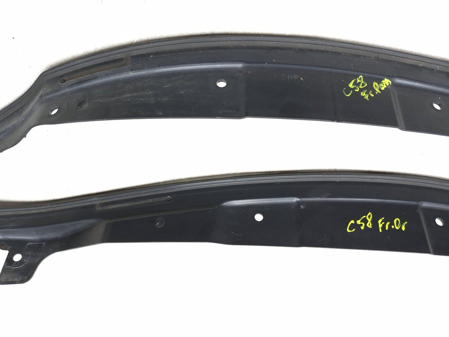 2018 Chrysler 300 Front Fender To Door Weatherstrip Seal Left & Right OEM