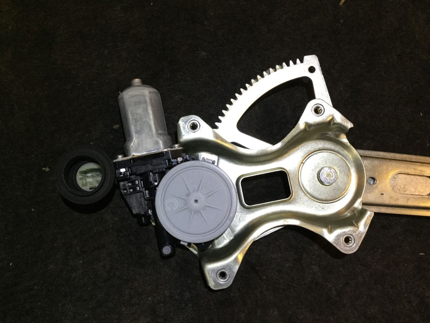 05 06 07 08 09 Toyota Prius Rear Right Pass  Side Window Regulator &  Motor OEM