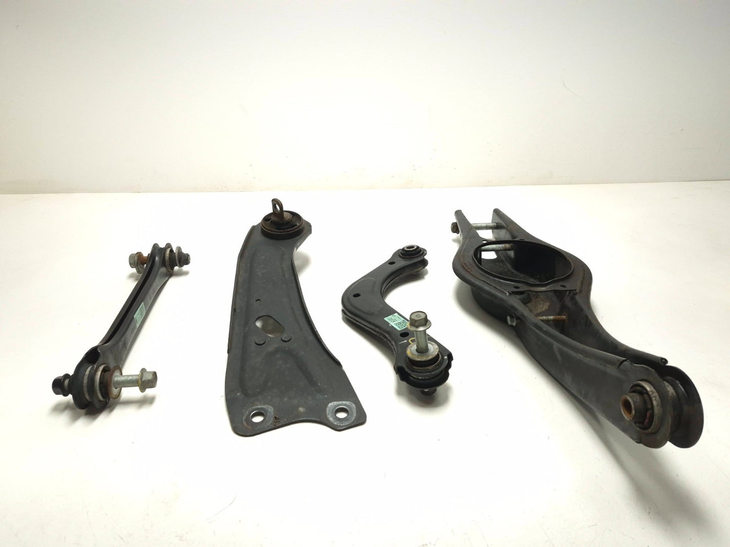 2019 Hyundai Kona Rear Control Arm Driver Side Left 4 Pcs OEM