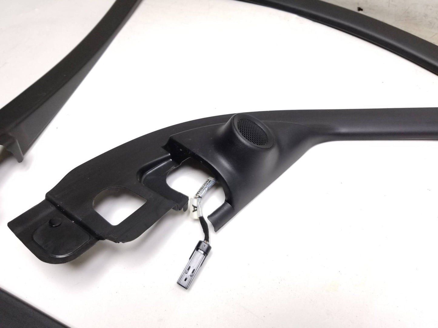 2011 - 2014 Jeep Grand Cherokee Door Window Frame Trim Cover OEM