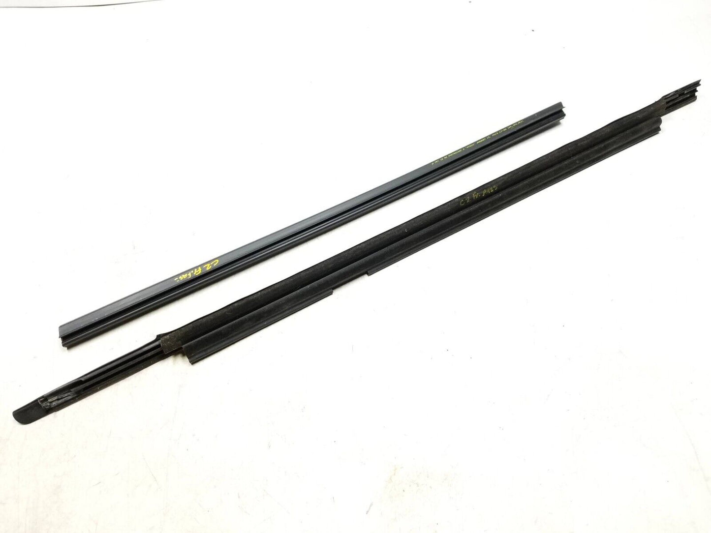 11-14 Chrysler 200 Sedan Window Belt Seal Front Passenger Side Right 2pcs OEM