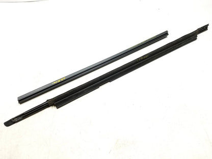 11-14 Chrysler 200 Sedan Window Belt Seal Front Passenger Side Right 2pcs OEM