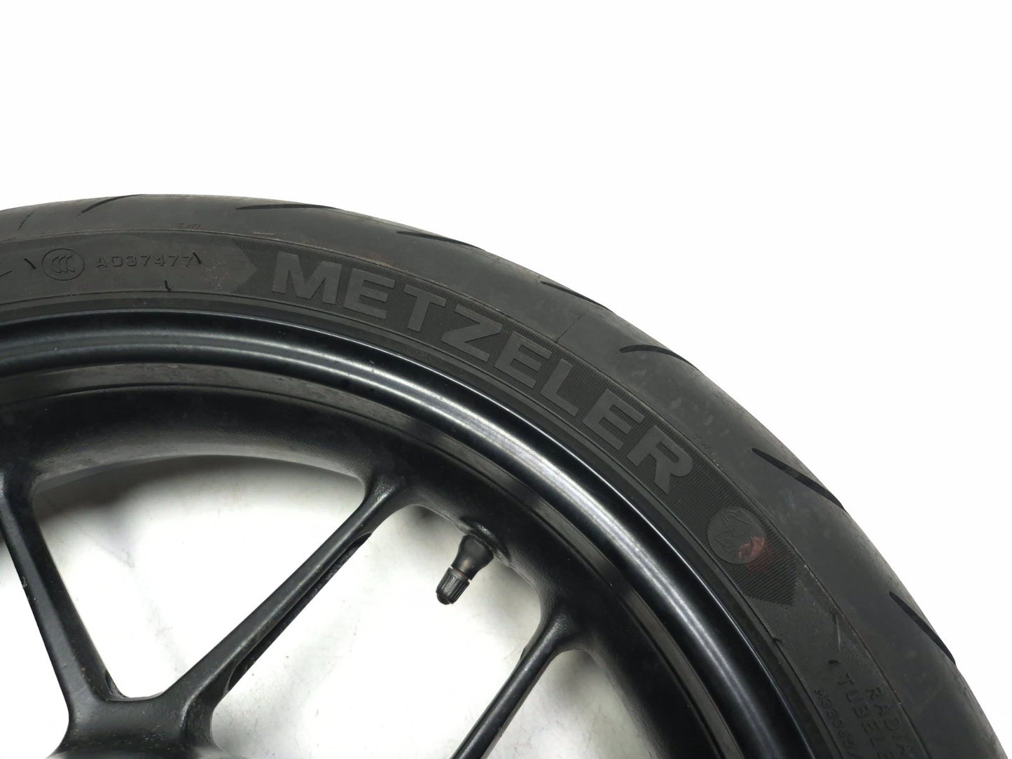 2024 Triumph Speed 400 Rear Wheel Rim W/ Tire 150/60/zr17 Metzeler OEM