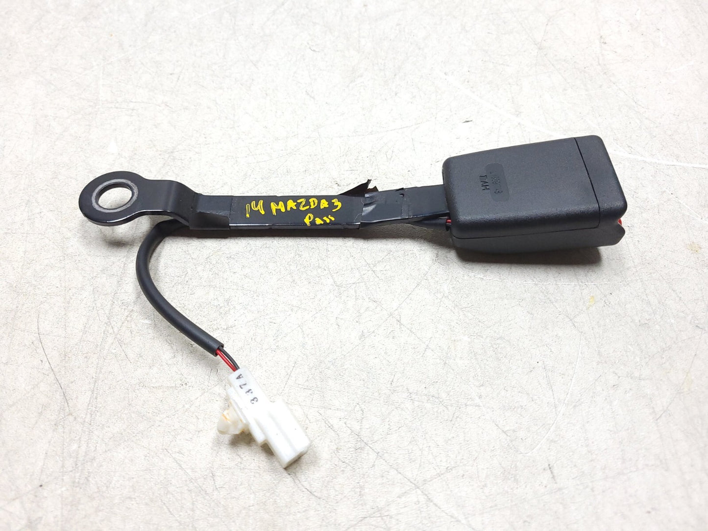 2014 - 2016 Mazda 3 Front Seat Belt Buckle Latch Passenger Right OEM