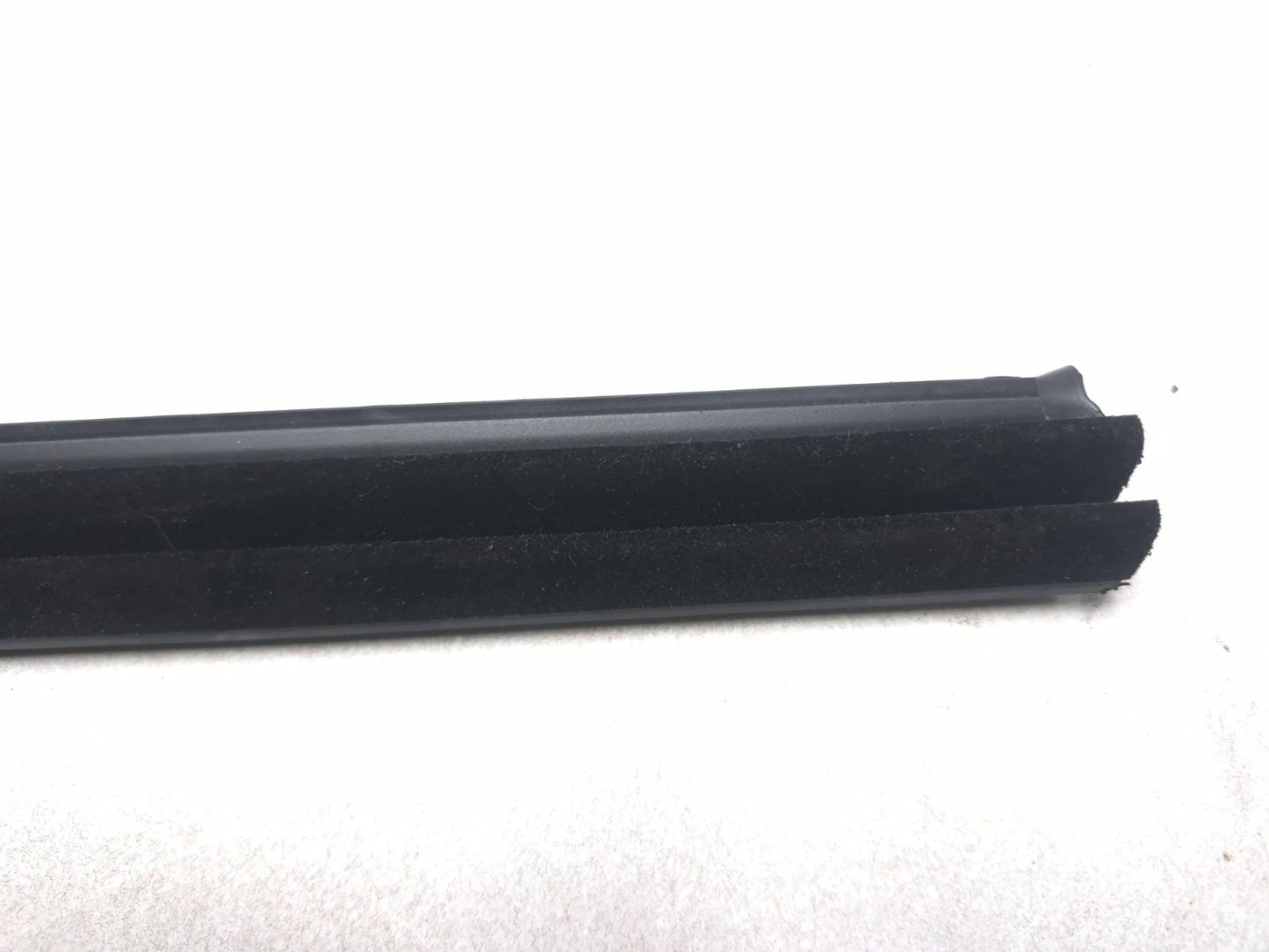 2019 Hyundai Kona Rear Door Weatherstrip Seal Passenger Side Right 2pcs OEM