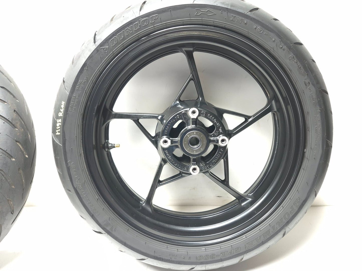 2018 Kawasaki Ninja 650 Ex650 Wheel Rim W/ Tire R17 Dunlop OEM