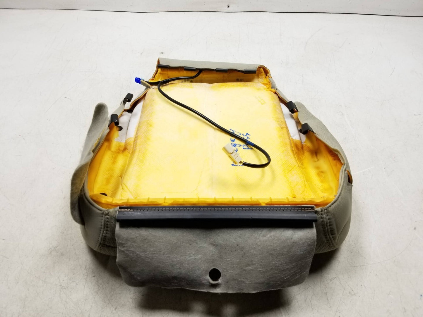 2010 Subaru Legacy Front Seat Cushion Bottom Lower Passenger Right OEM