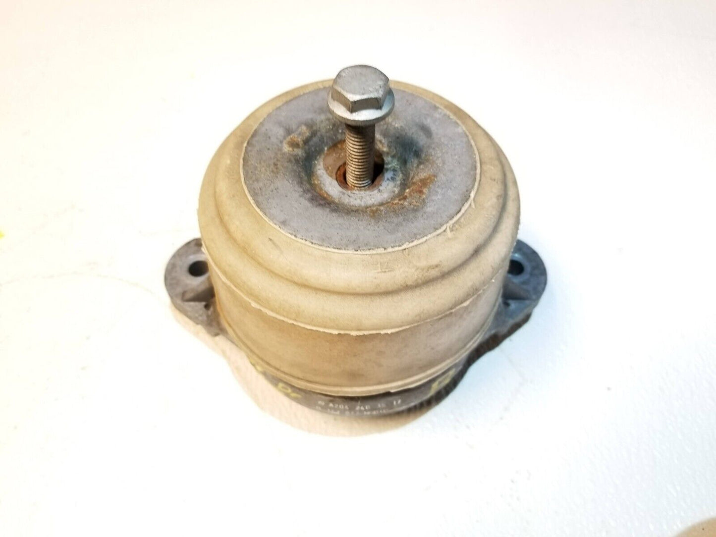 13 14 Mercedes-benz C300 Engine Motor Left Side Mount  2042403517 OEM