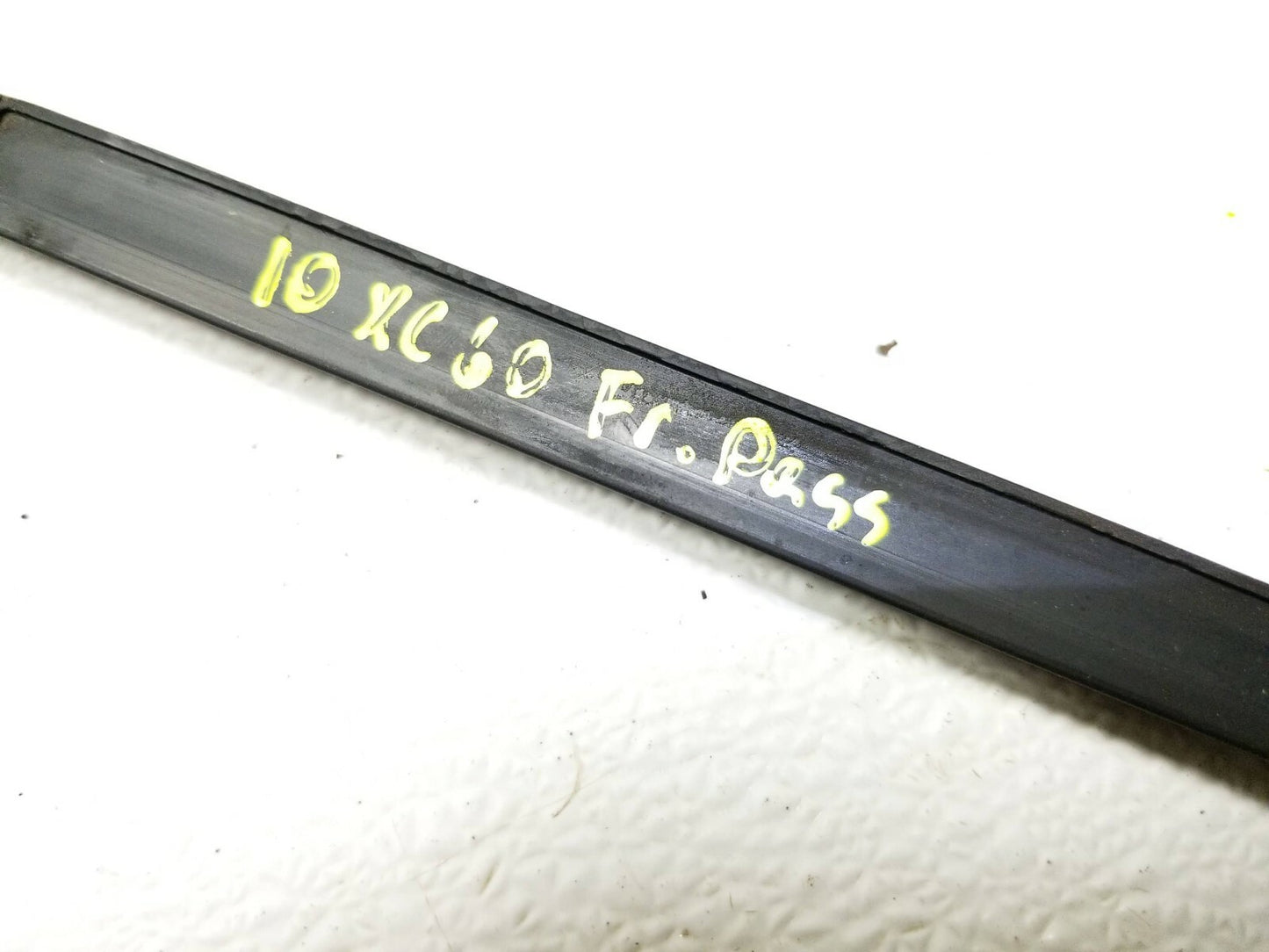 2010 Volvo XC60 Front Passenger Door Window Belt Molding Seal OEM