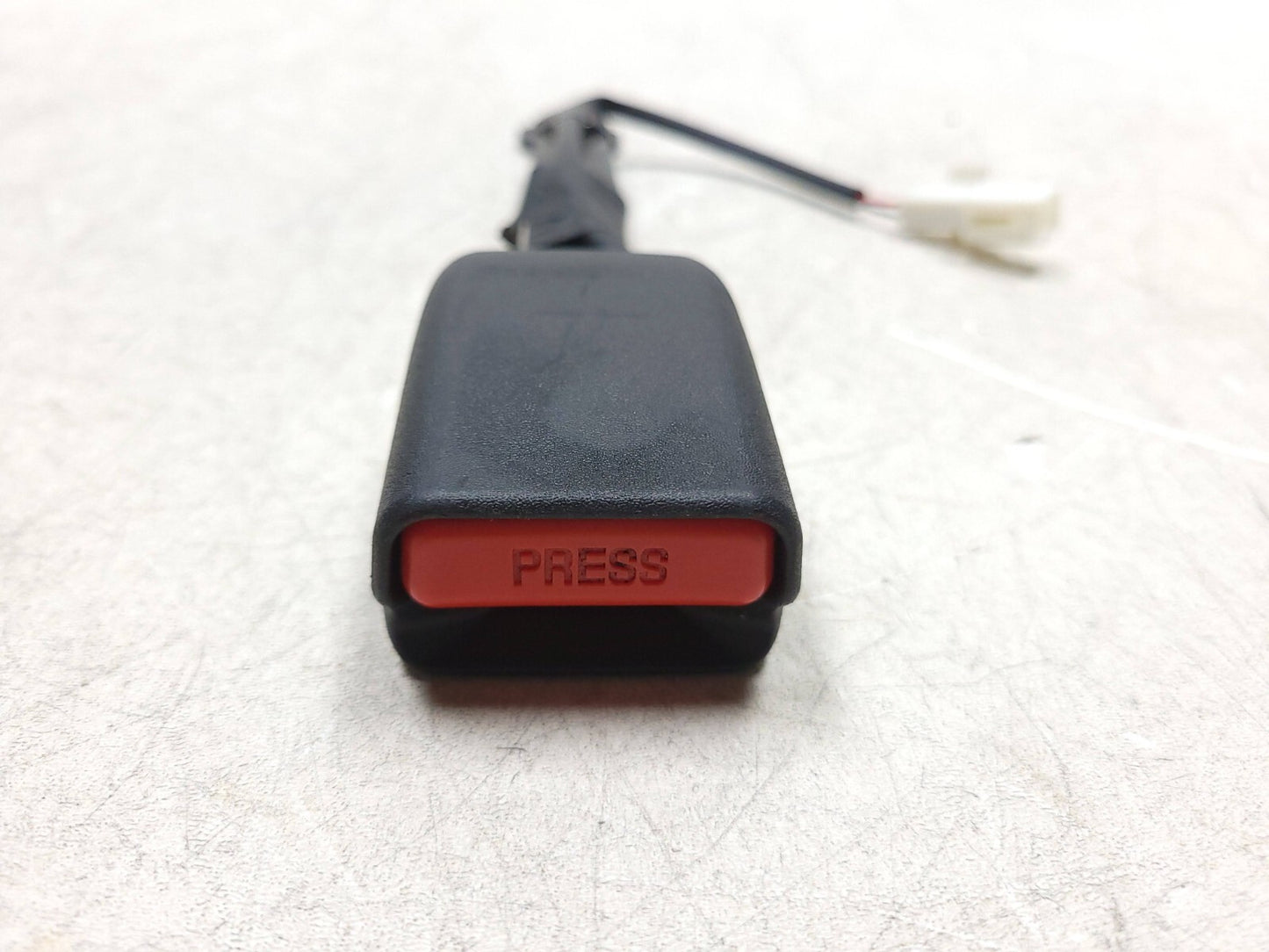 2014 - 2016 Mazda 3 Front Seat Belt Buckle Latch Passenger Right OEM