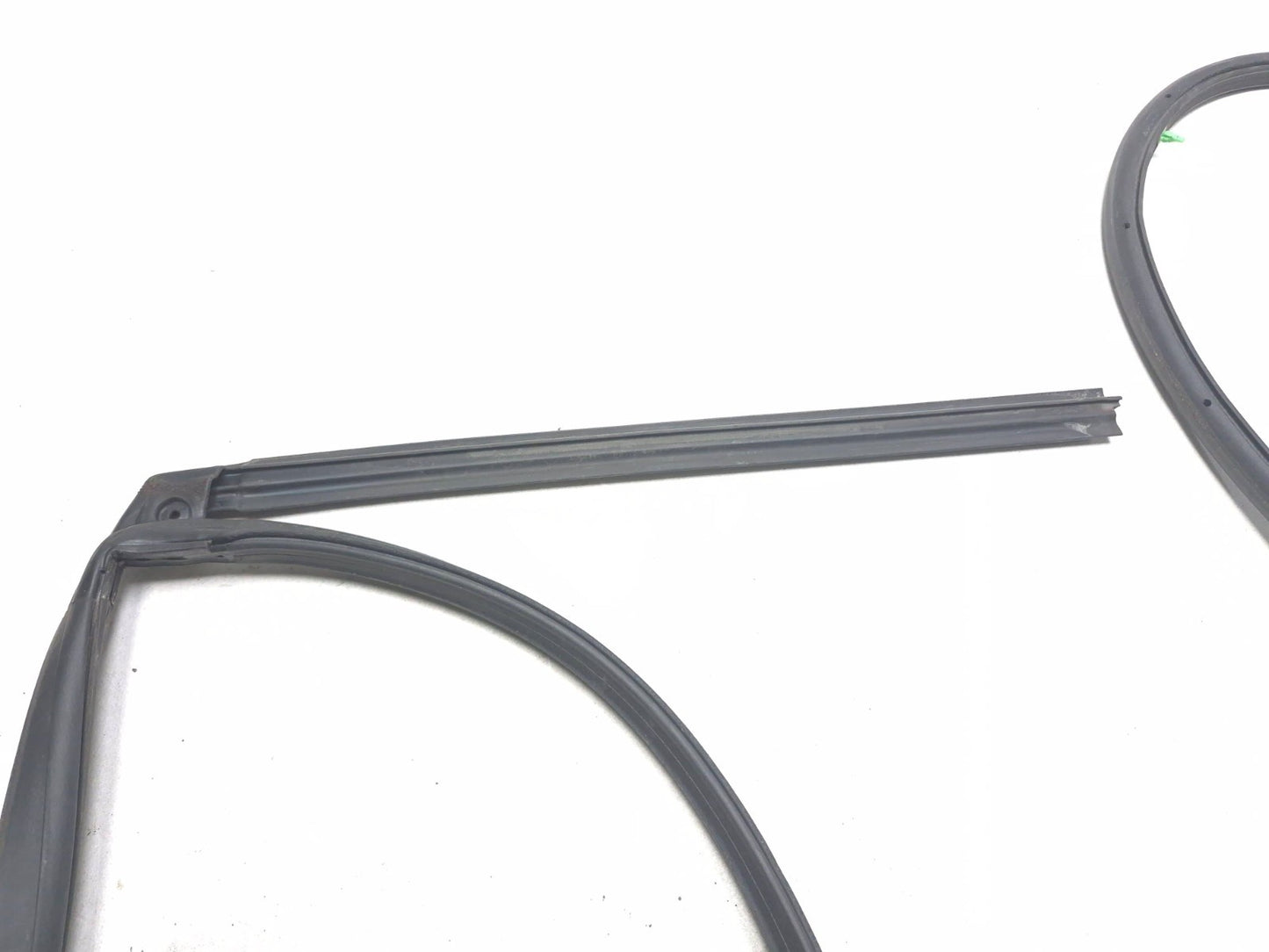 2007 Honda Fit Rear Door Weatherstrip Seal Passenger Side Right 4pcs OEM
