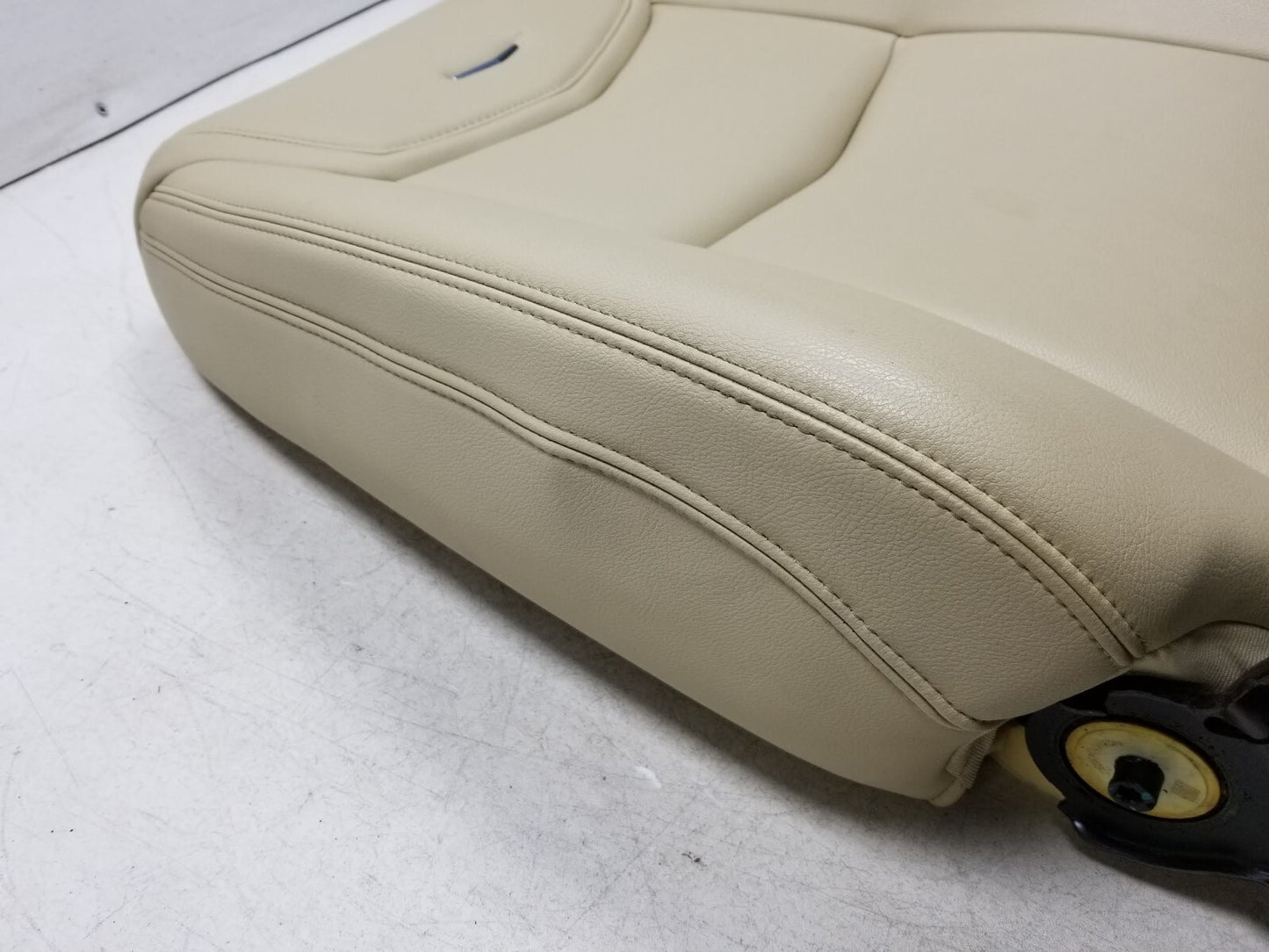 2017 Cadillac Xt5 Front Passenger Seat Backrest Upper Cushion OEM