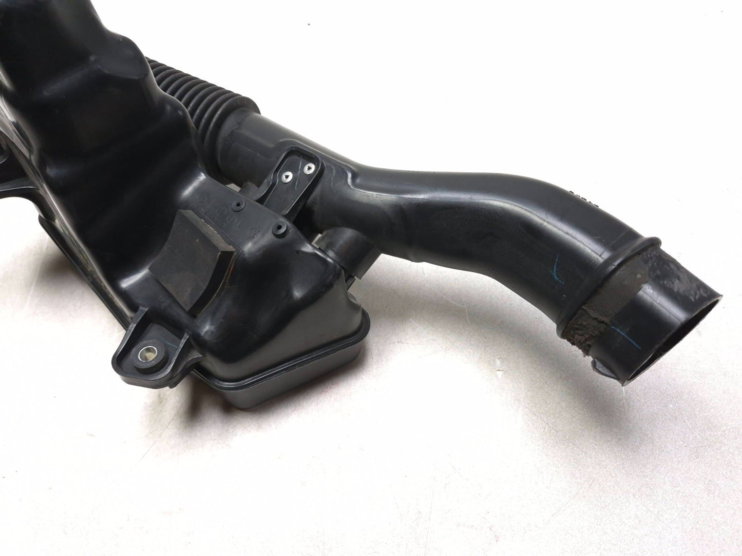 2010 Toyota Prius Air Intake Resonator Box Hose  OEM