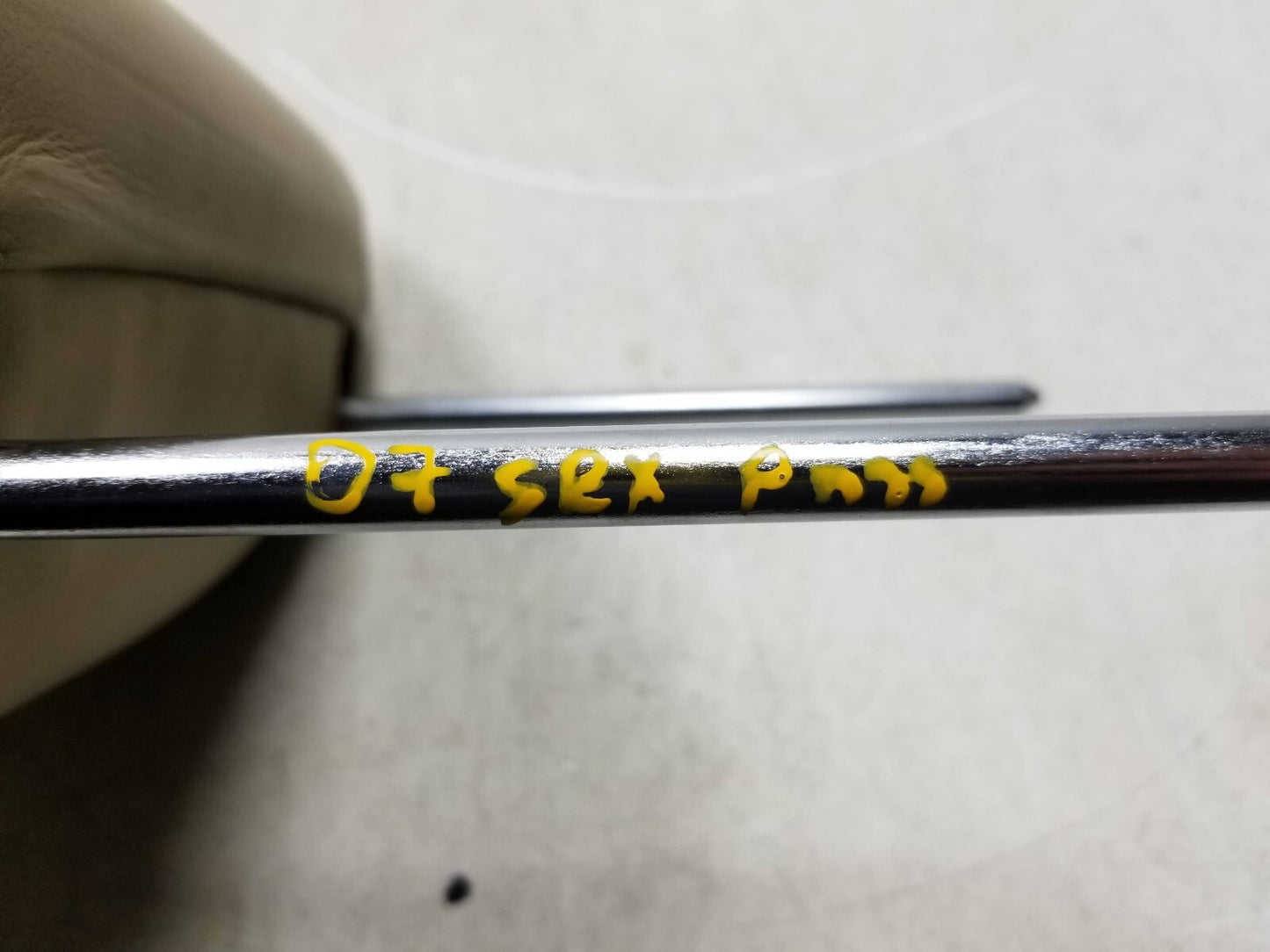 2006 - 2009 Cadillac Srx Seat Headrest Front Passenger Side Right OEM