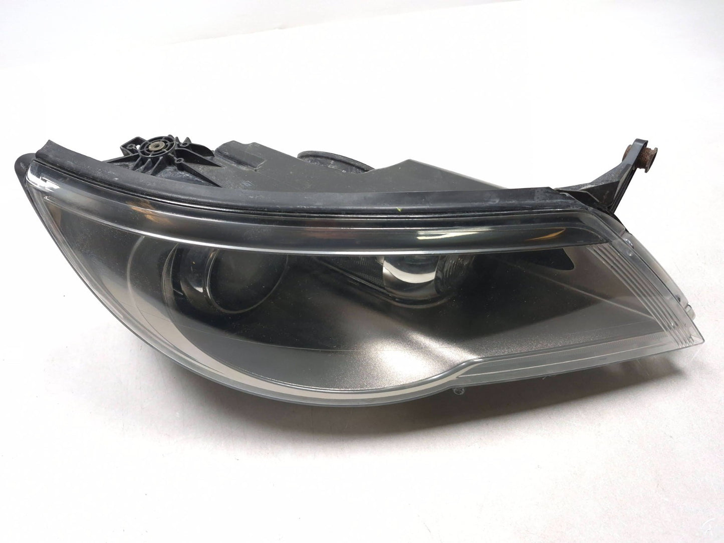 2011 Volkswagen Tiguan Headlight Left & Right Xenon OEM