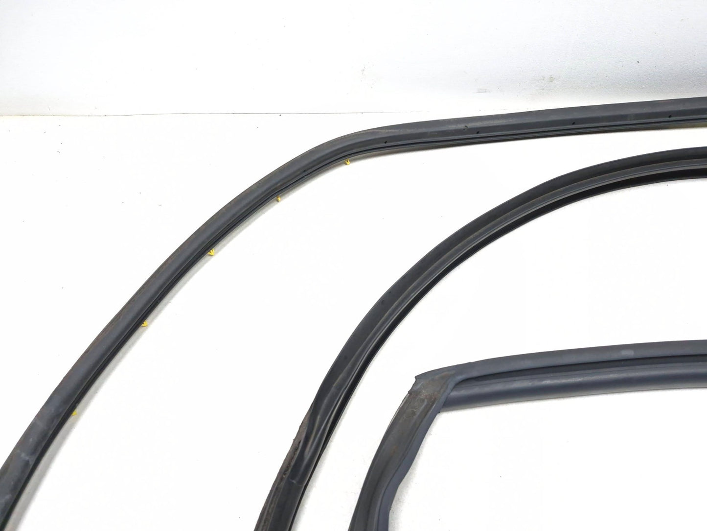 2007 Saab 9-5 Aero Front Driver Door Weatherstrip Seal Kit OEM