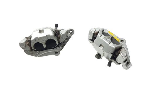 2007 Yamaha Xvs 1300 V-star Front Left & Right Caliper Bracket Pair OEM