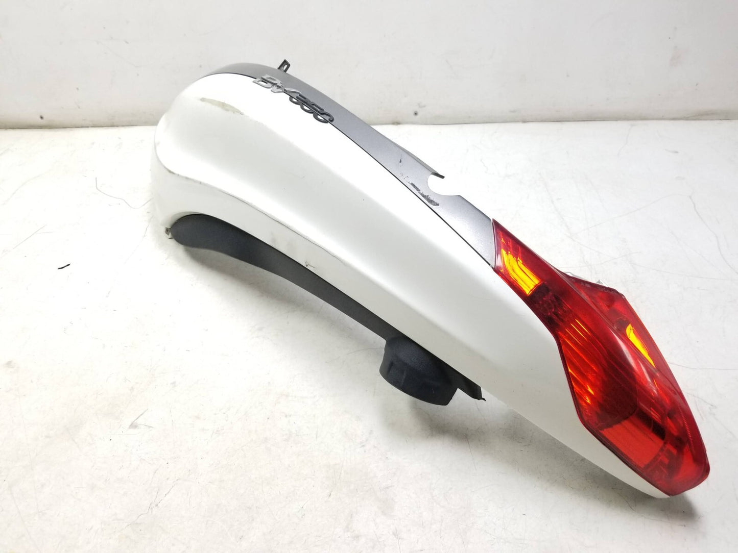 2017 - 2021 Piaggio Bv 350 Rear Left Side Fairing & Tail Light 3pcs OEM