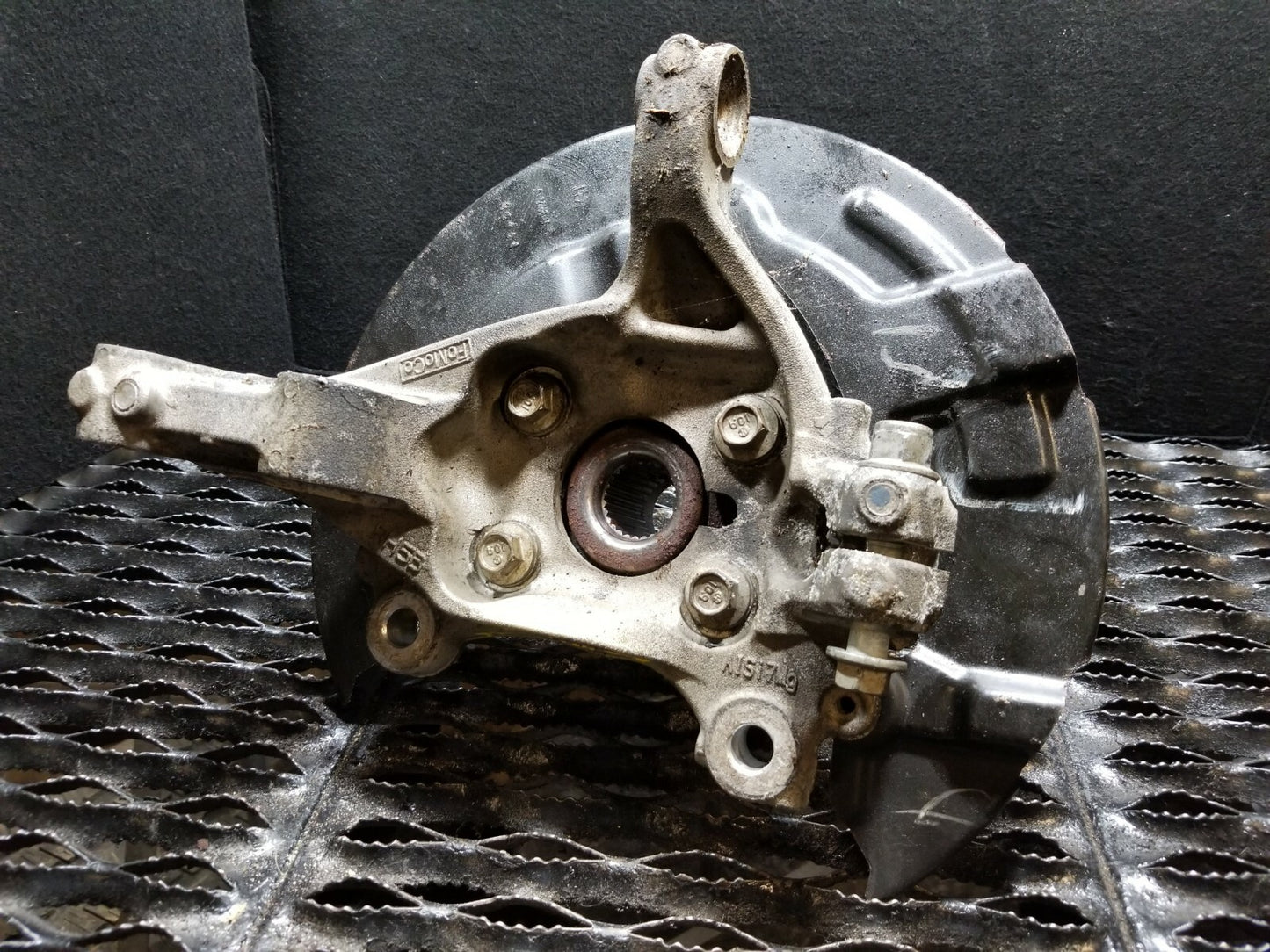 2013 Ford Fusion AWD Front Spindle Knuckle Wheel Hub Passenger Side OEM