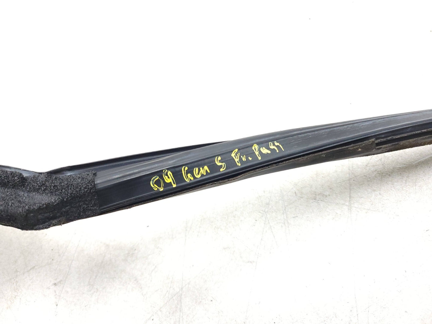 09-14 Hyundai Genesis Door Weatherstrip Seal Front Passenger Side Righ OEM Sedan