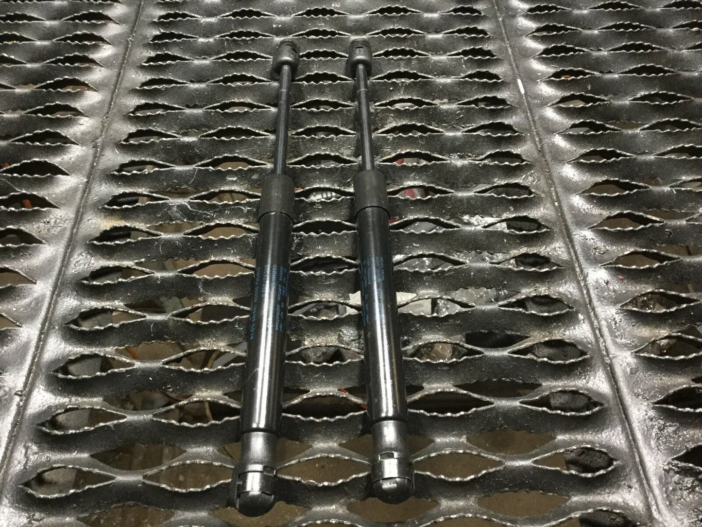 03 04 05 06 Audi A4 Trunk Lift Struts 8h0827552b OEM Pair