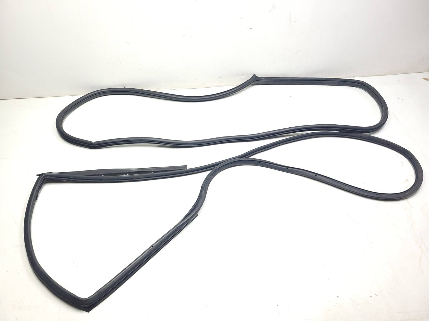 2009 Mazda Cx-7 Rear Driver Door Weatherstrip Seal 2pcs OEM