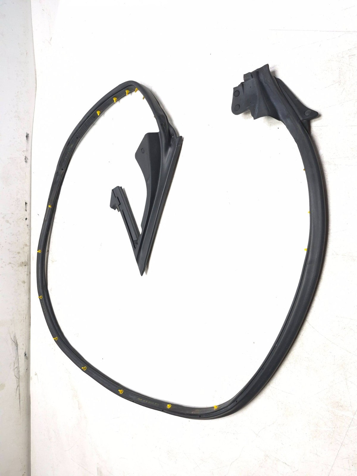 2013 Hyundai Genesis Door Weatherstrip Front Passenger Side Right OEM