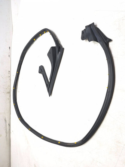 2013 Hyundai Genesis Door Weatherstrip Front Passenger Side Right OEM