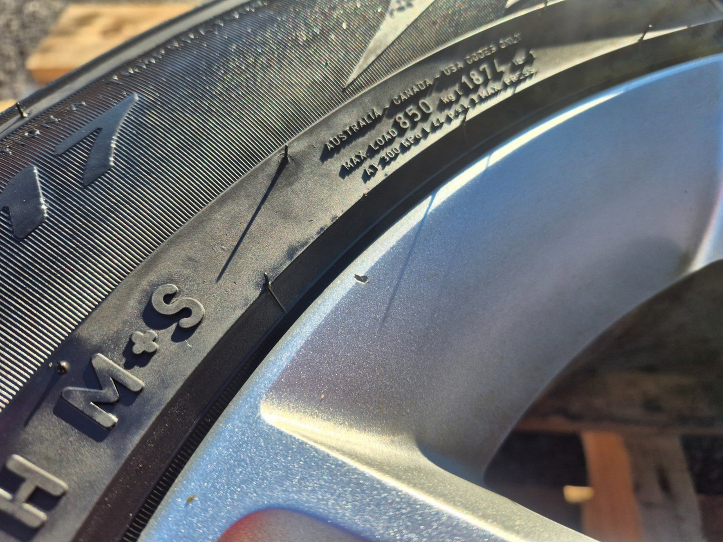 2013 Dodge Grand Caravan Sxt Wheel Rim W/ Tire Michelin 225/65 R17 6.5/32 OEM