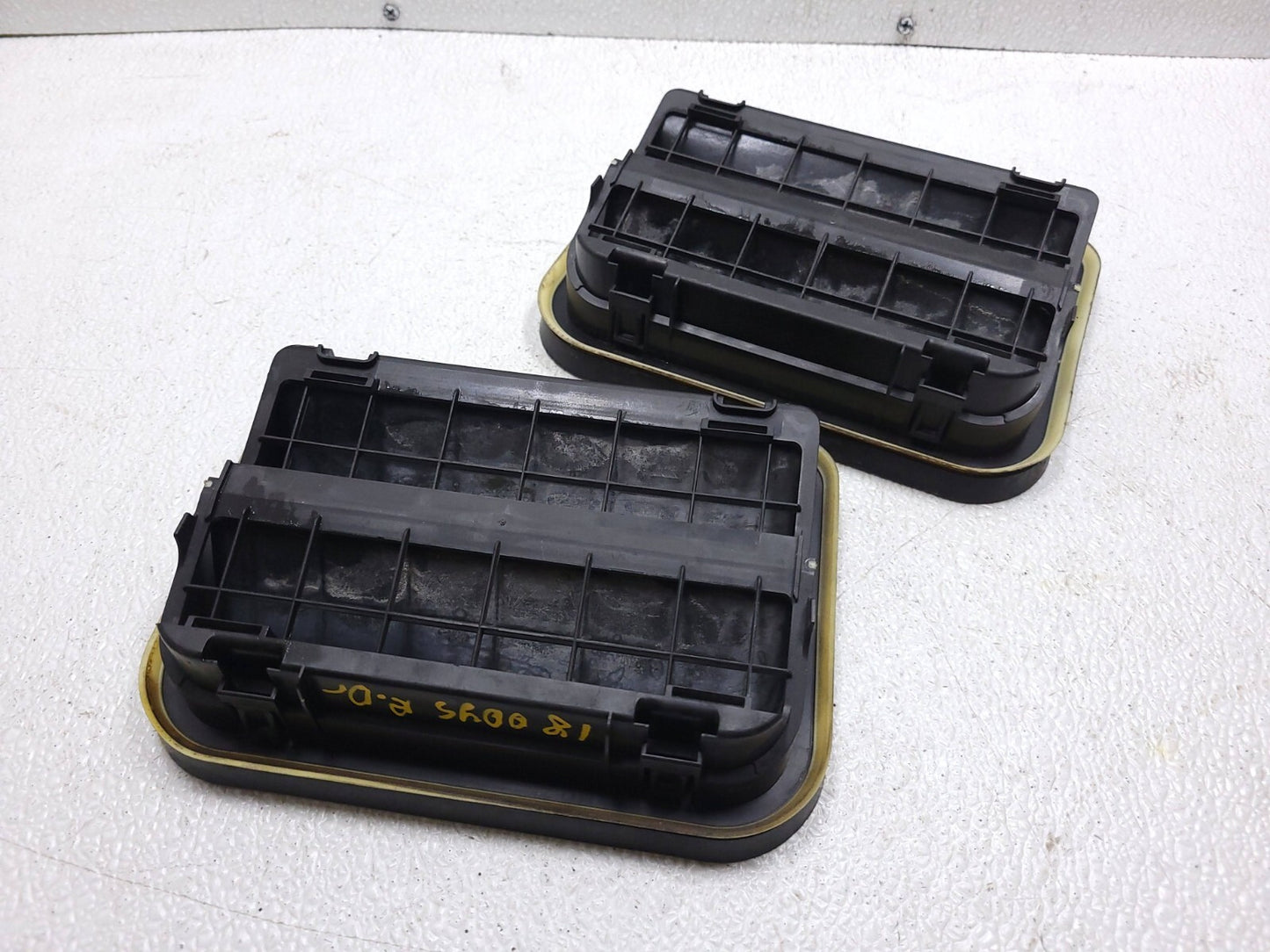 18 19 20 21 22 Honda Odyssey Rear Quarter Panel Pressure Vent Outlet Pair OEM