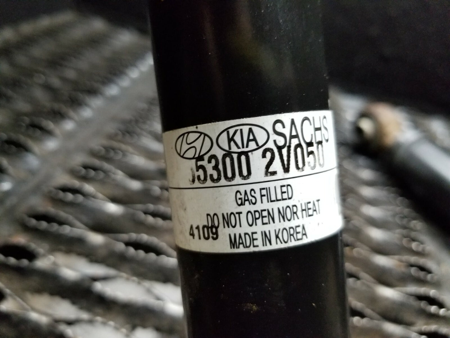 2014 Hyundai Veloster Rear Shock Strut Absorber Pair OEM
