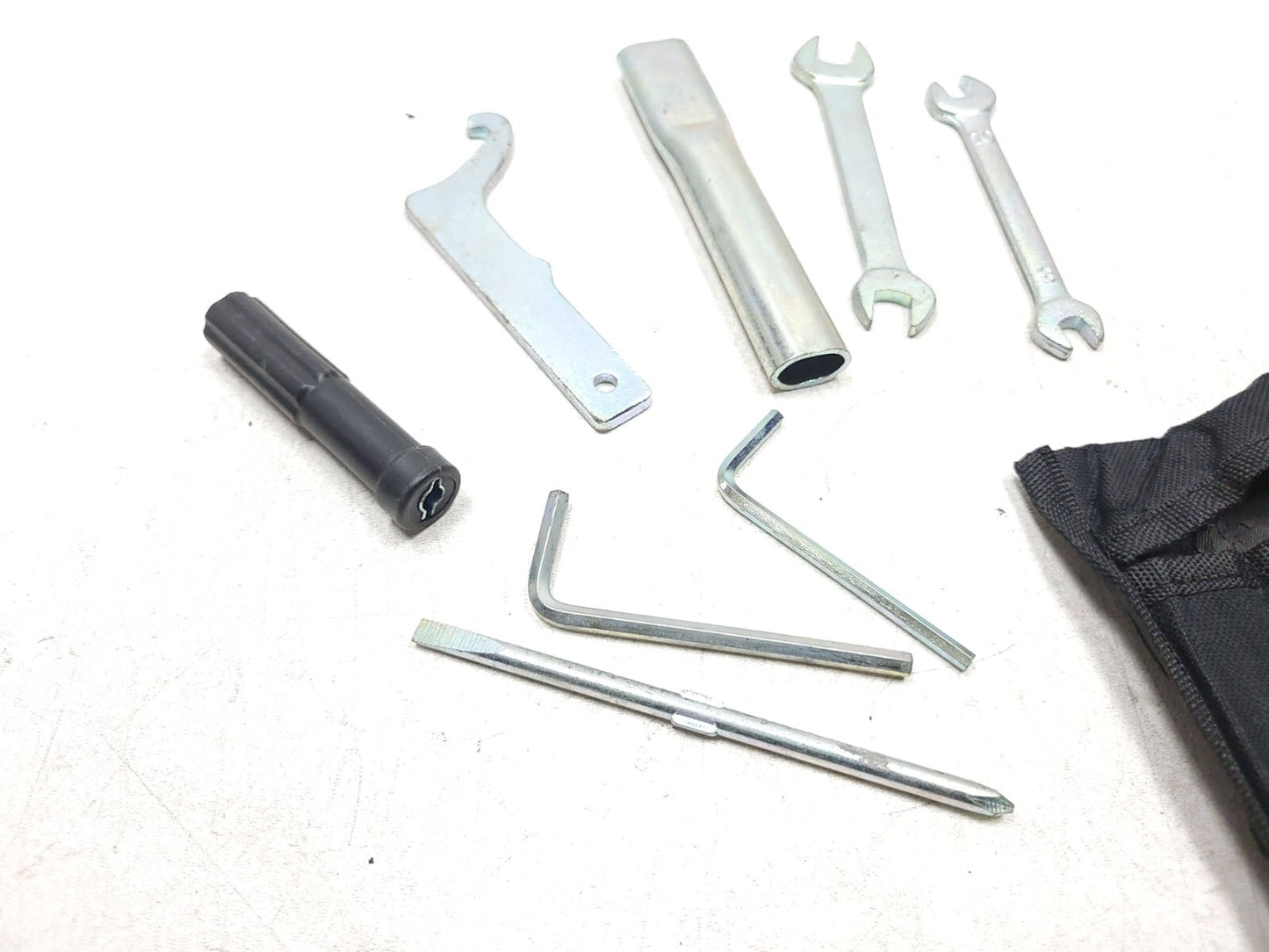 15 - 24 Yamaha Yzf-r3 Mt-03 Tool Kit & Bag OEM