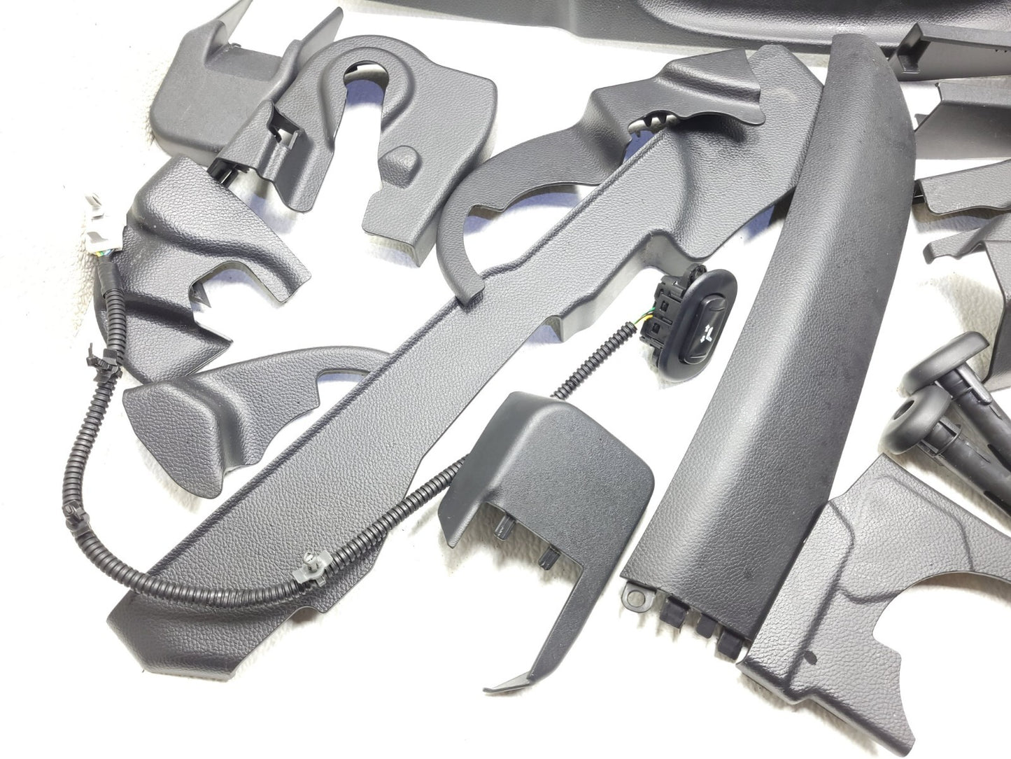 2014 Infiniti Q60 Coupe Seat Side Trim Front Passenger Side Right OEM