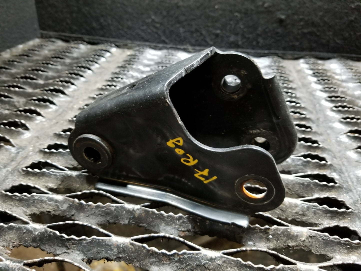 16 17 18 19 Nissan Rogue 2.5l Engine Mount Bracket OEM 36k Miles