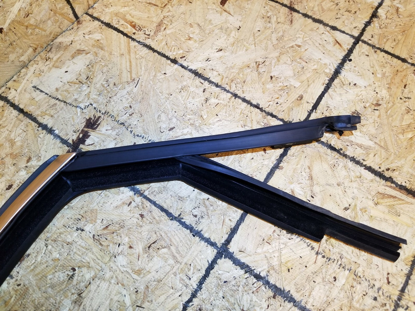 2014 Volkswagen Passat Rear Passenger Door Window Glass Seal Weatherstrip OEM
