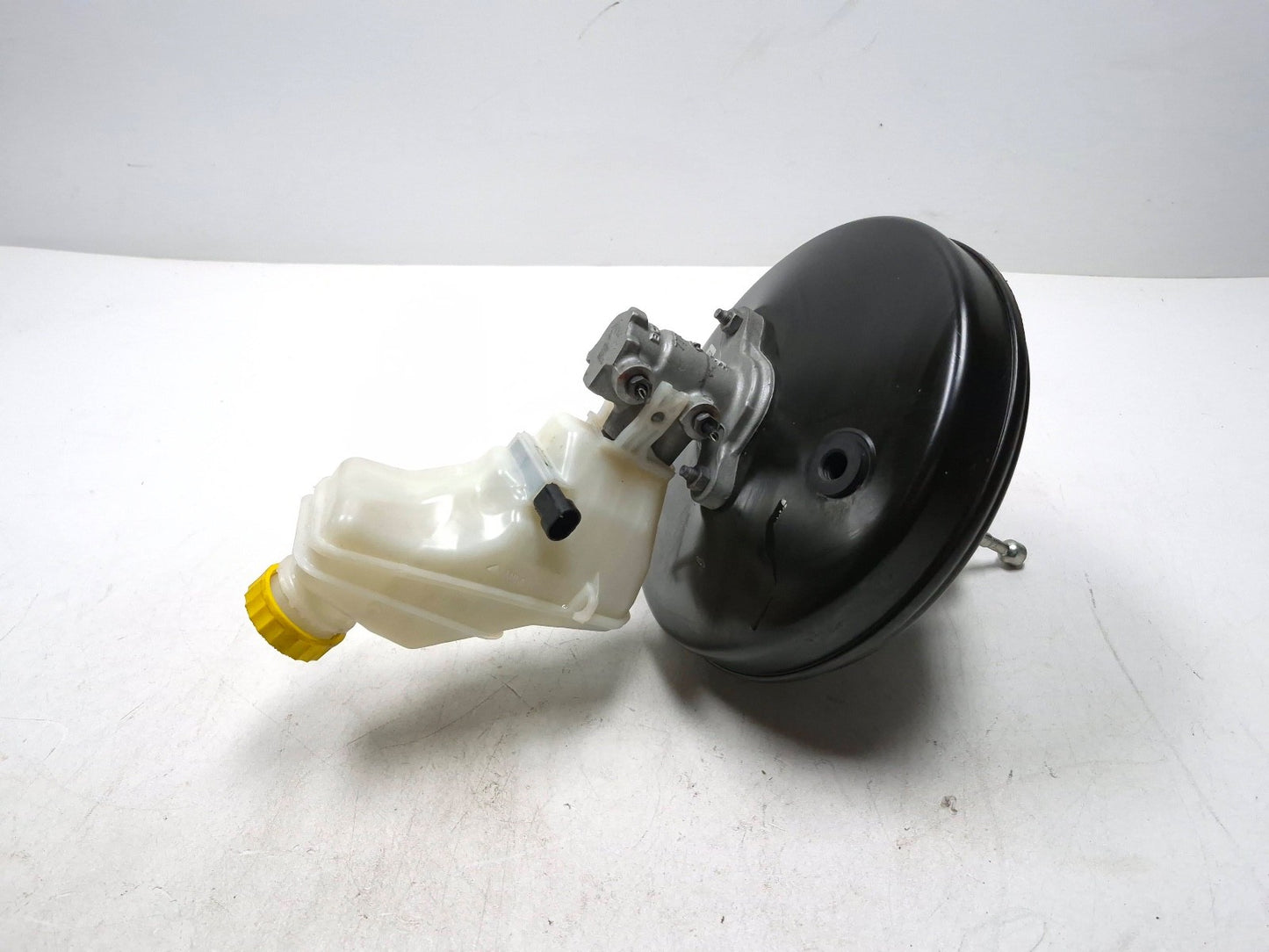 2014 Fiat 500l Power Brake Booster W/ Master Cylinder OEM