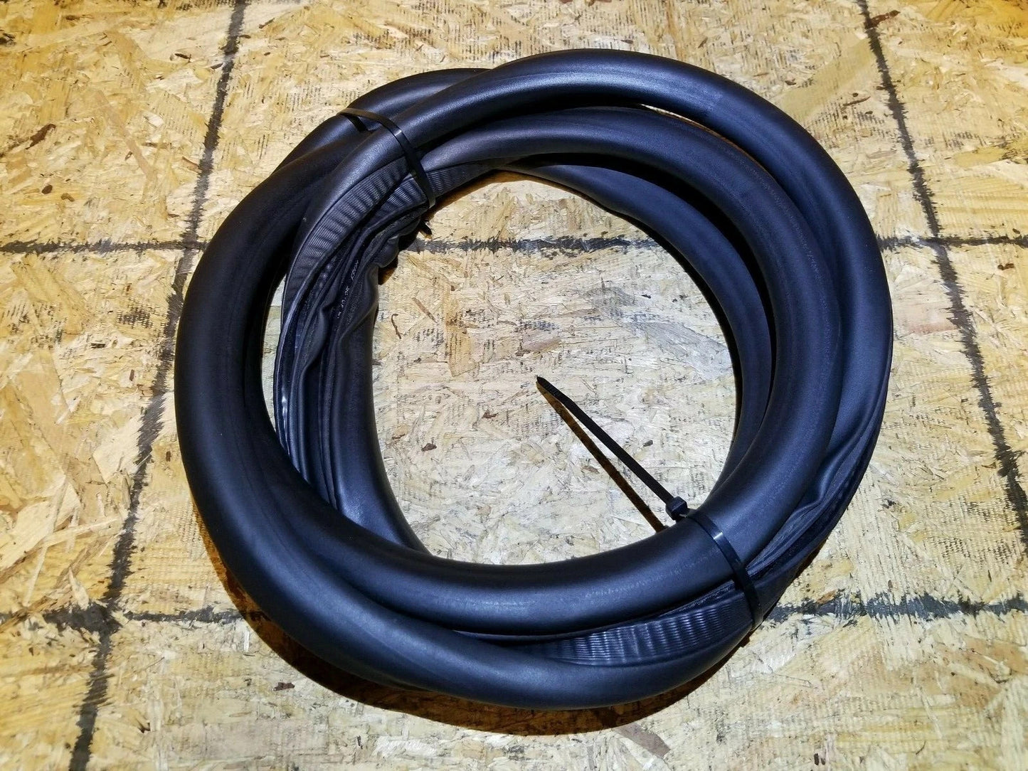 2017 Cadillac Xt5 Rear Door Weatherstrip Seal Driver & Passenger Side OEM