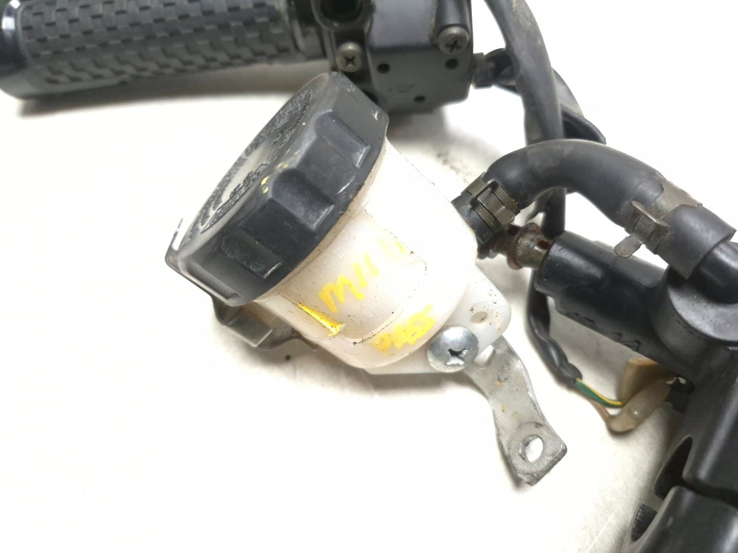 2002 Yamaha Yzf-r6 Front Brake Master Cylinder & Switch Grip Assy OEM