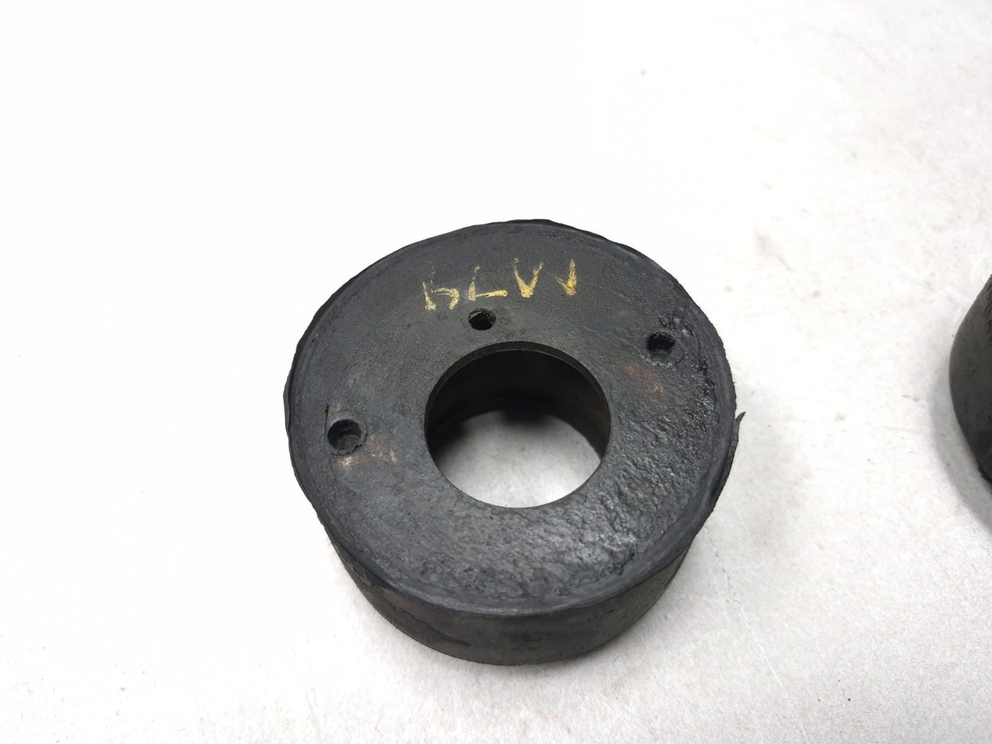 2009 Harley-davidson Sportster Xl883l Rear Motor Mount Rubber Damper Pair OEM